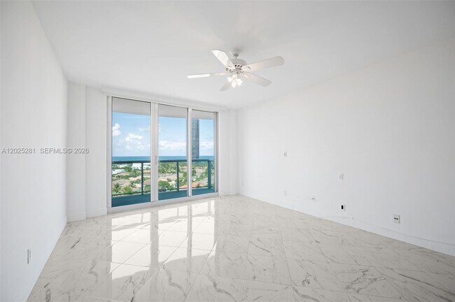 Foto del edificio - 19380 Collins Ave