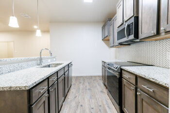 Foto del edificio - Newer Townhome Located South Of Town Near ...