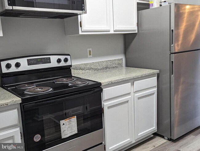 Foto del edificio - 1076 Spring Valley Ct