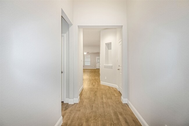 Foto del edificio - 3032 Lionsgate Dr