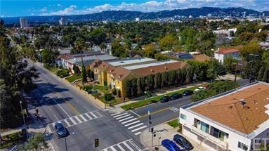 Building Photo - 4915 Beverly Blvd