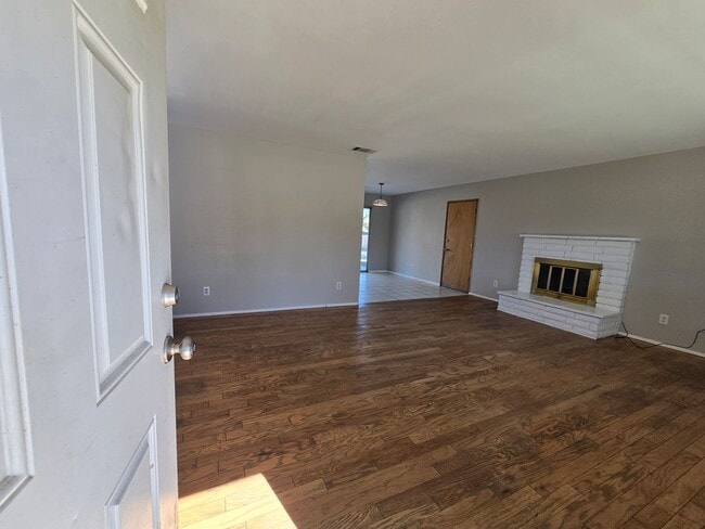 Foto del edificio - 16705 Sweetaire Ave