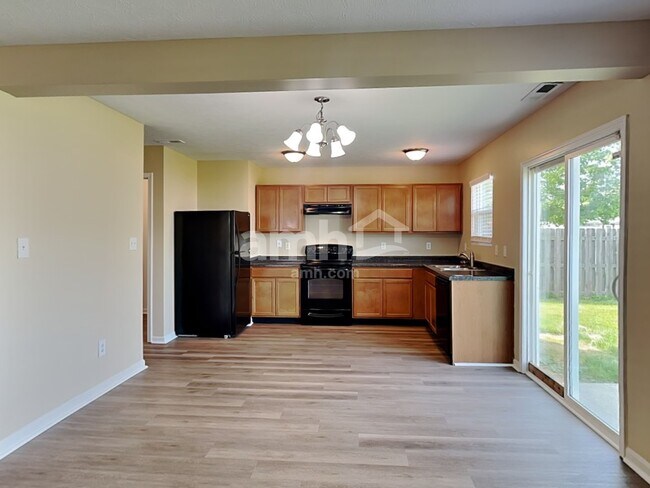 Foto del edificio - 8112 Wildwood Farms Dr