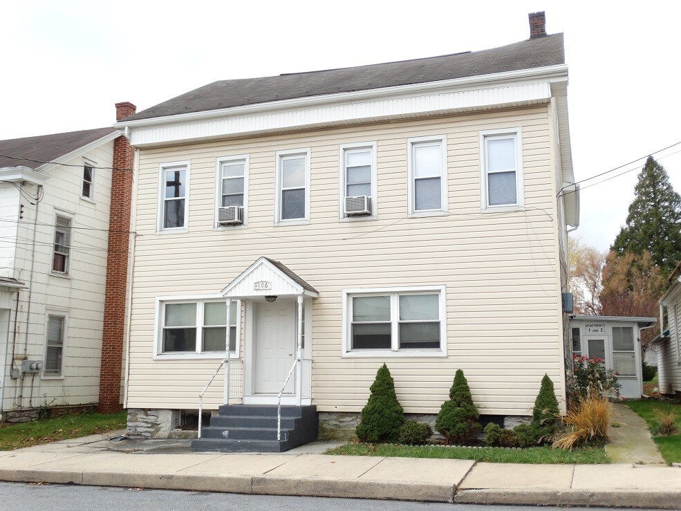 Primary Photo - 106 E Main St
