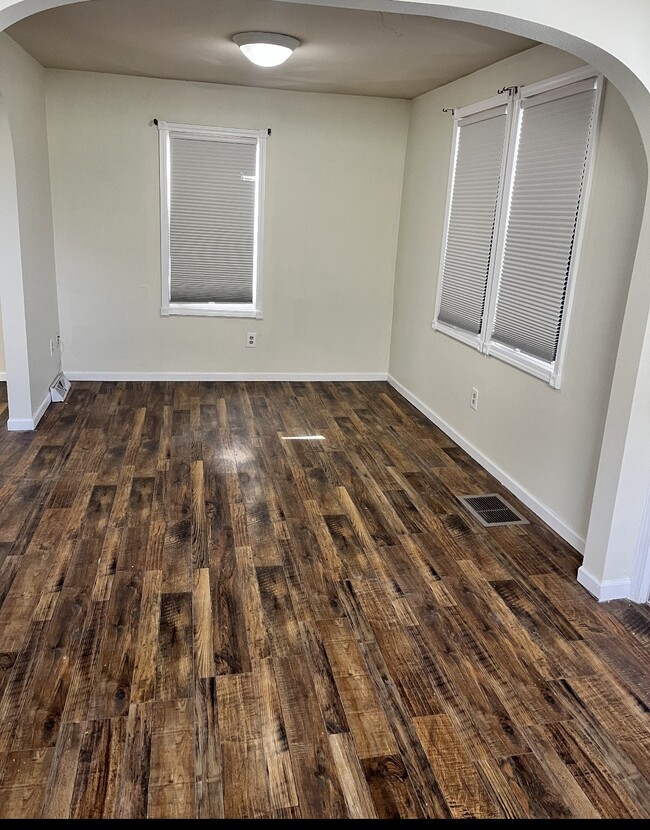 Building Photo - 412 S 73rd St