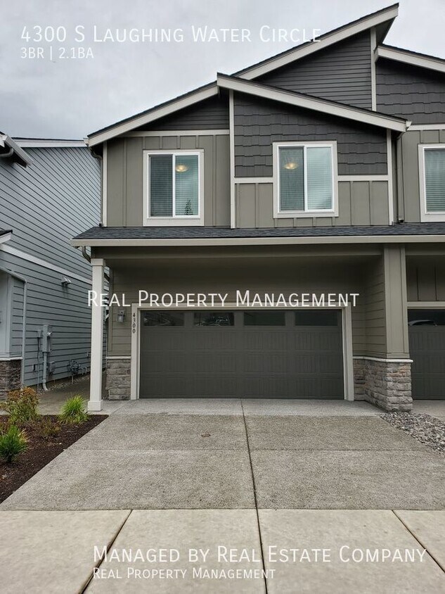 Foto principal - Modern Ridgefield Townhome with Two Car Ga...