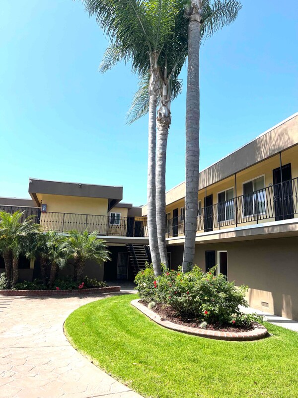 Foto del edificio - 4020 W Rosecrans Ave