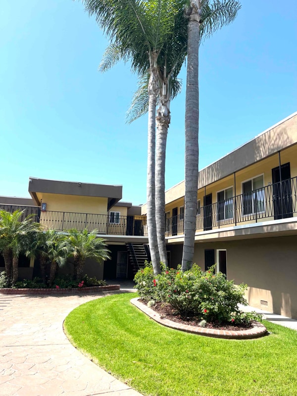 Building Photo - 4020 W Rosecrans Ave