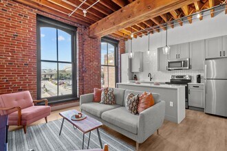 Building Photo - 618 N 2nd St