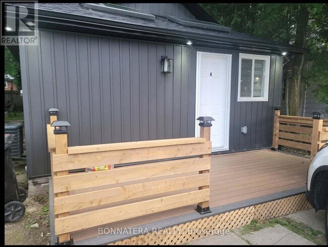 Building Photo - 687 Innisfil Beach Rd