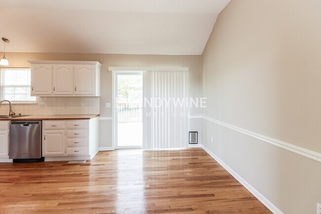 Building Photo - NEW LOWER RENTAL RATE LEASING SPECIAL: Rec...