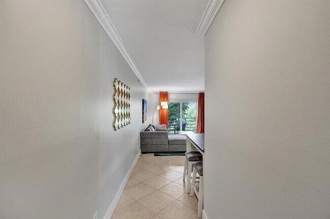 Foto del edificio - 1407 NE 56th St