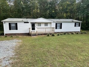 Building Photo - 635 Plaza Dr