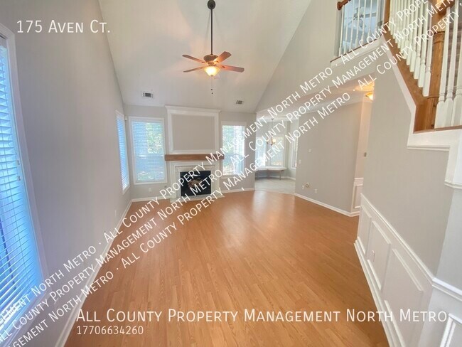Building Photo - Large Avensong home in cul de sac
