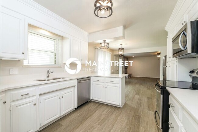 Foto del edificio - 4 Bedroom Pet-Friendly Home in EDMOND, OK with Main Street Renewal