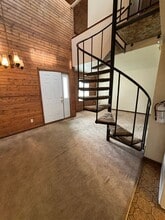 Building Photo - 312 N Genevieve St