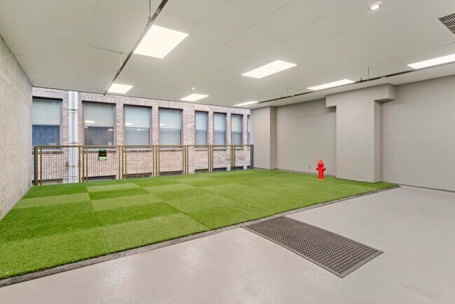 Foto del edificio - 635 S Clark St