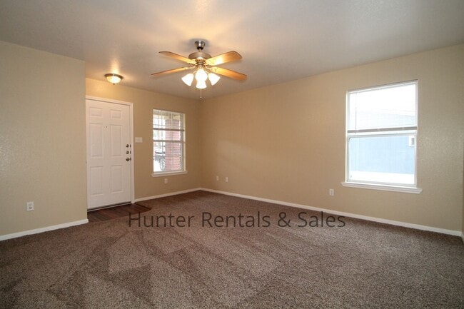 Building Photo - 930 Ramblewood St