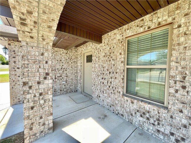 Building Photo - 1702 S K Pl