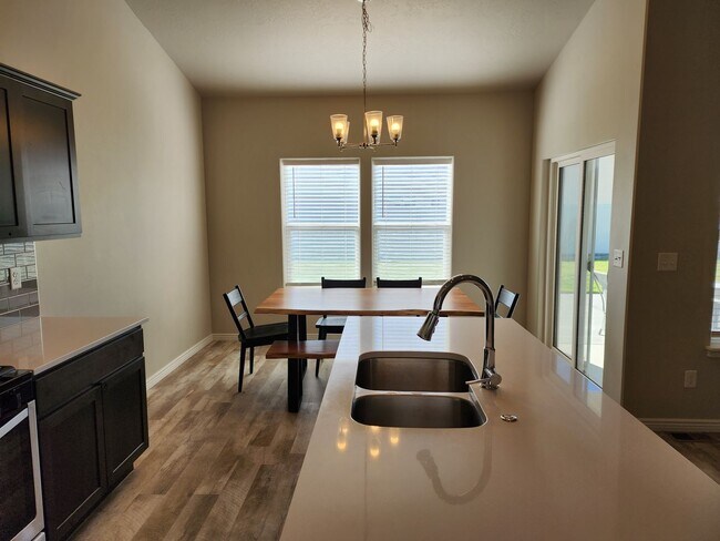 Building Photo - Beautiful, Immaculate Home in Northwest Tw...