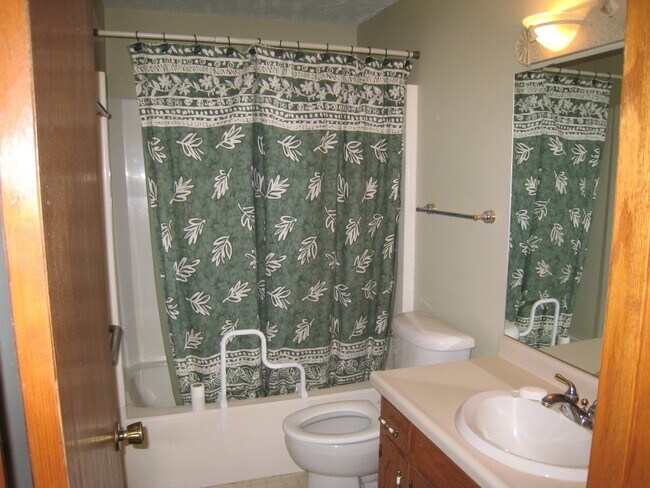 Foto del edificio - 22144 Jason Ave N