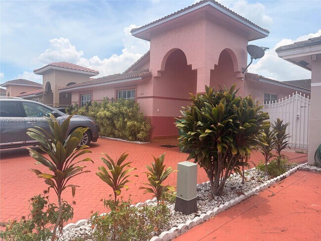 Foto del edificio - 8814 NW 109th Terrace