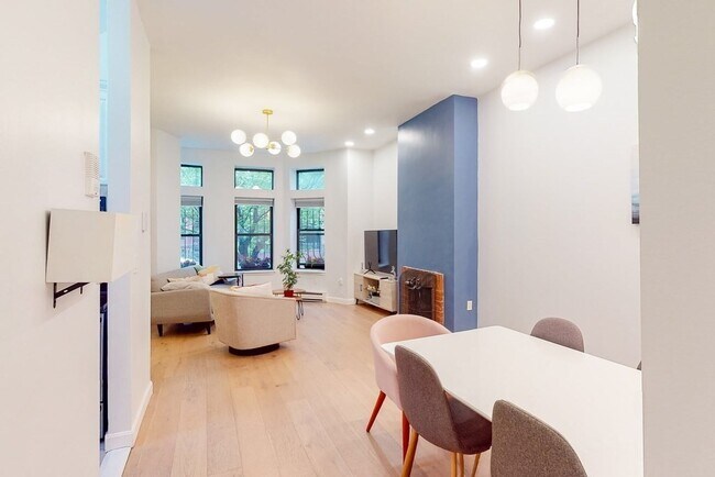 Foto del edificio - 247 W Newton St