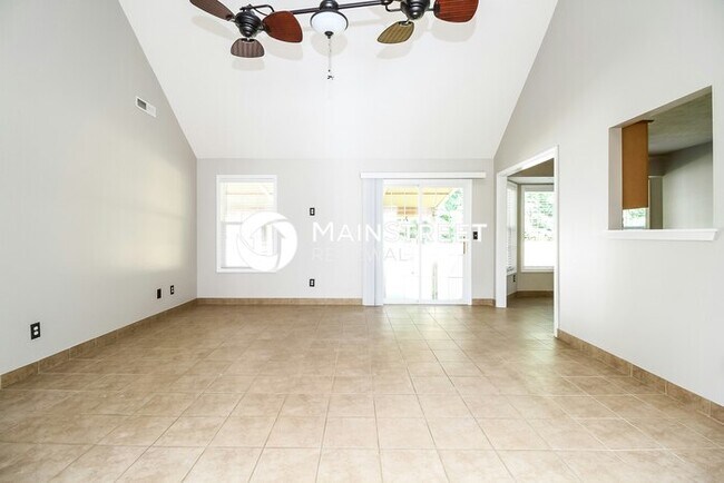 Foto del edificio - 3 Bedroom Pet-Friendly Home in La Vergne, TN with Main Street Renewal