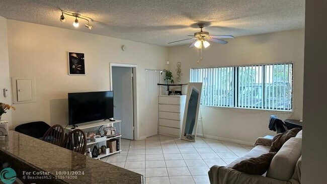 Foto del edificio - 2445 SW 18th Terrace