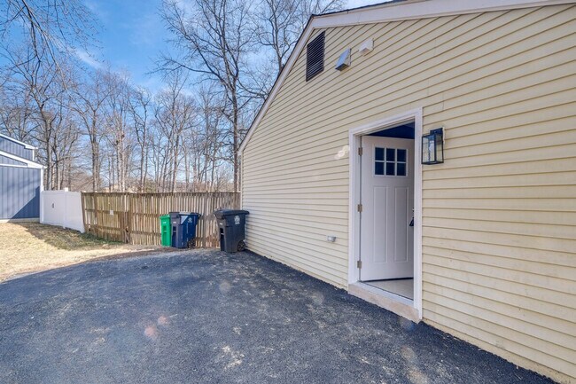 Building Photo - 500 Shelfar Pl