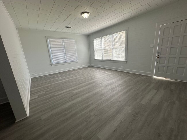 Building Photo - Luxury in Lockport-Newly Remodelled 4 Bedroom 2 Bath- $500 move in special!
