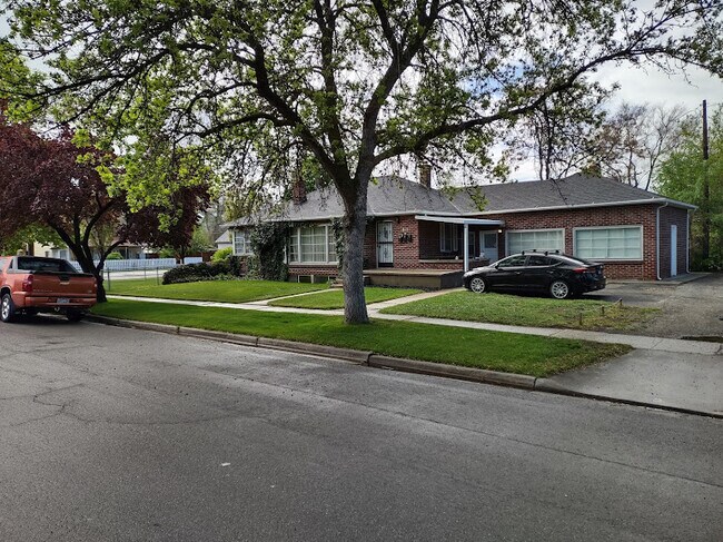 Well landscapped - 815 W 300 S
