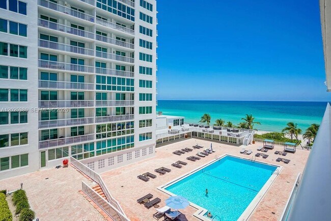 Foto del edificio - 5401 Collins Ave