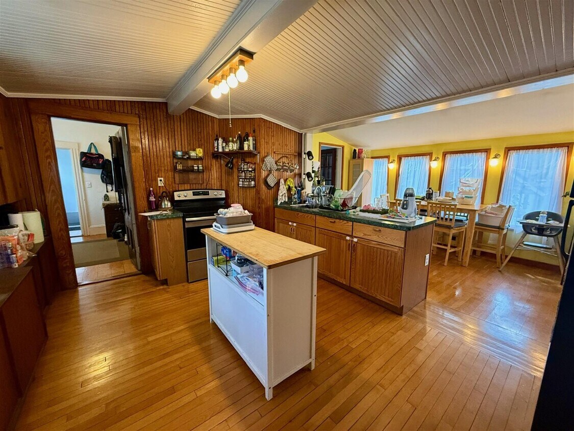 Primary Photo - 27 Hillsdale Rd