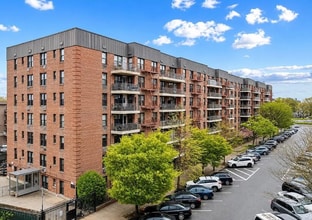 Building Photo - 2800 Coyle St