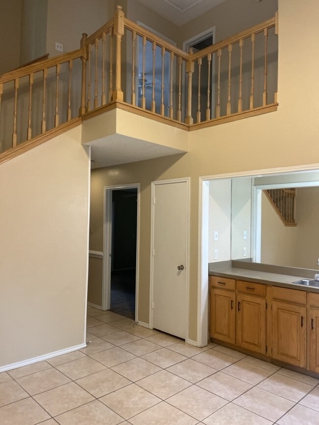 Building Photo - Beautiful 3 bedroom townhome! Master downstairs Large living room, wet bar, Garage! Coming soon i...