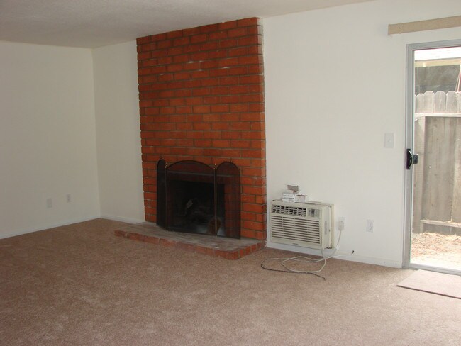 Foto del edificio - 636 S Cypress St