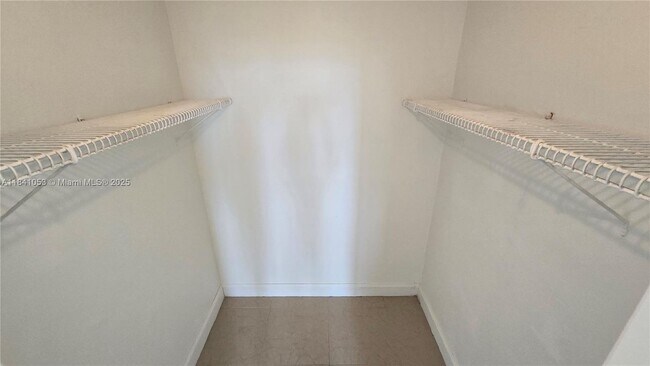 Foto del edificio - 9143 SW 77th Ave