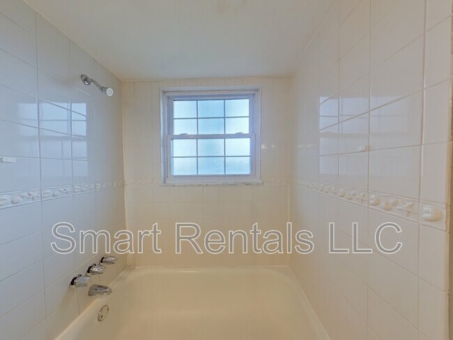 Foto del edificio - 6917 Colonial Woods Dr