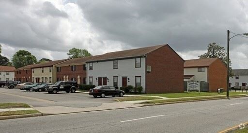 Primary Photo - 8534-8554 Chesapeake Blvd
