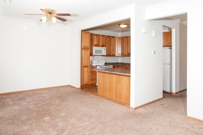 Kitchen - Oaks Lincoln Townhomes