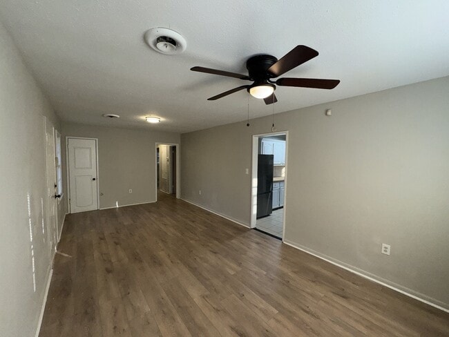 Building Photo - 5325 Queen Mary Ln