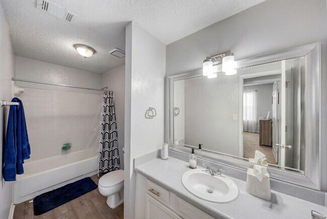 Foto del edificio - 100 Chase Ridge Dr