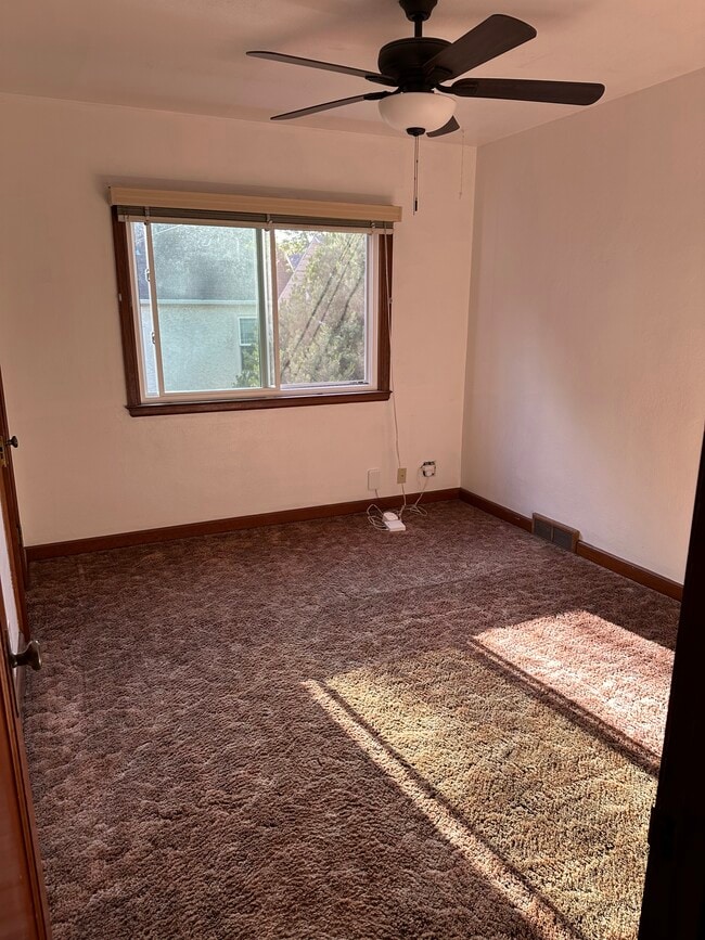 Building Photo - 820 S 10th St