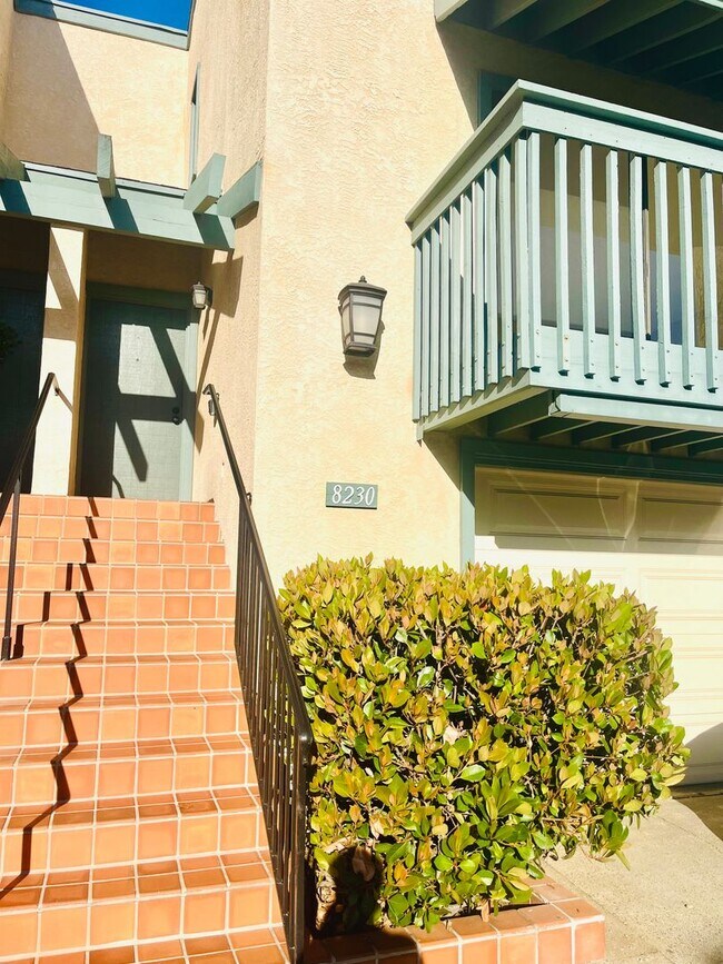Foto del edificio - LA JOLLA VILLAGE LIVING! SPACIOUS 3BD/2.5BA TOWNHOME AVAILABLE JUNE for $4,795/mo!