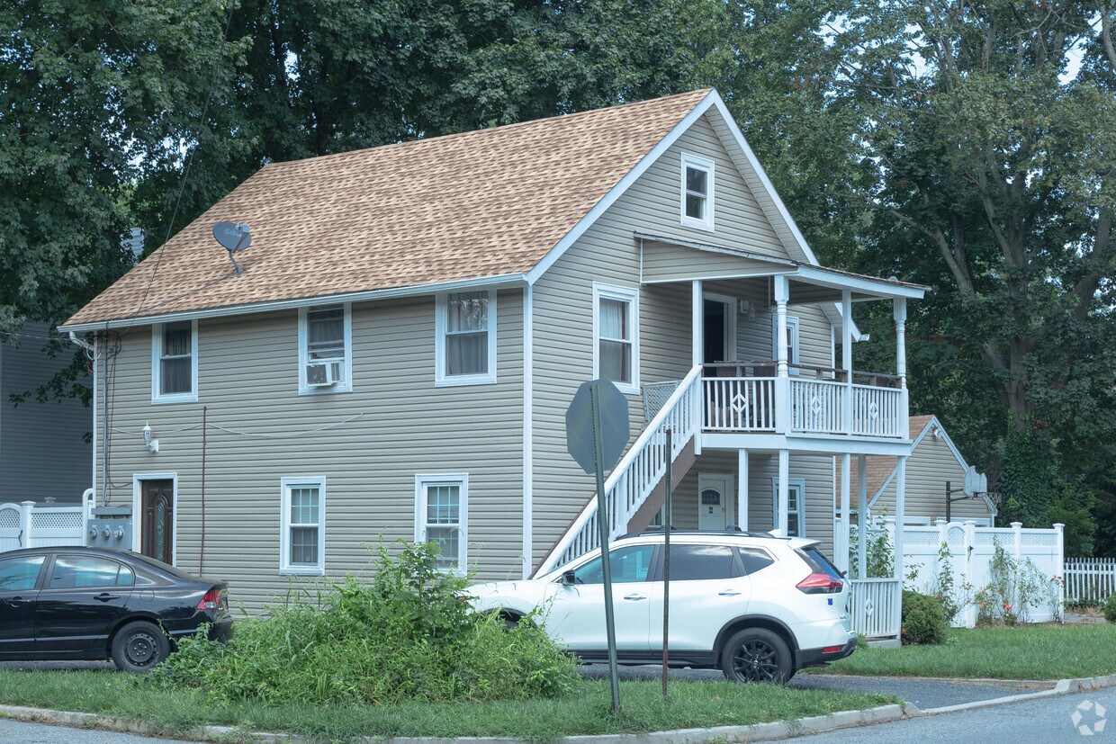 2 Family Investment Apartments in Glen Head, NY