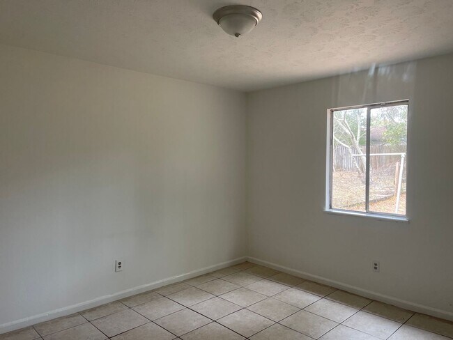 Foto del edificio - 266 White Oak Dr