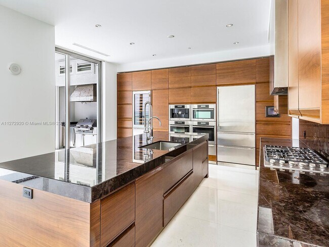 Foto del edificio - 800 South Pointe Dr