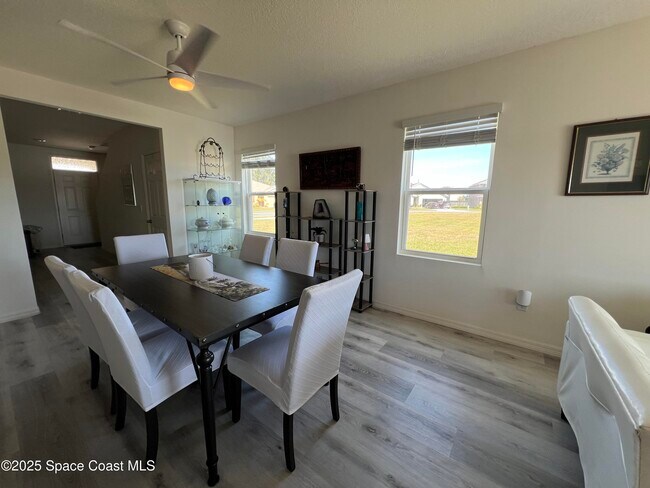 Foto del edificio - 976 Trinity St