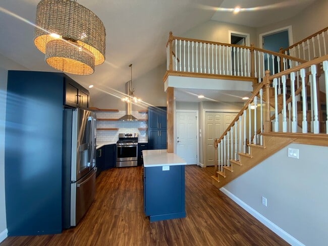 Building Photo - A RELAXING RETREAT - 3 bd/2.5 bath Twin Home for Rent